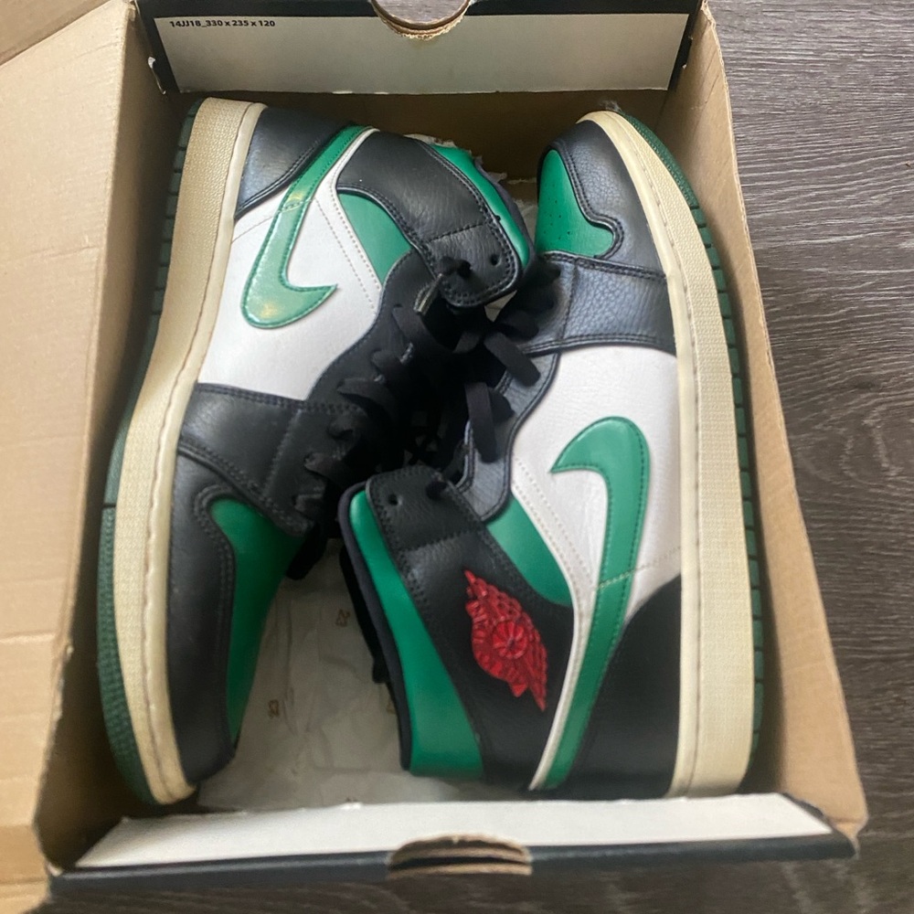 Air jordan 1s Mid Pine green Leather sneakers